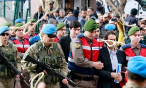 Halisdemir davası öncesi sanıklar protesto edildi