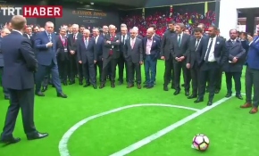 Cumhurbaşkanı Erdoğan'dan Fransız efsaneye penaltı golü