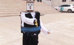 Lise öğrencisi atık malzemelerle robot yaptı