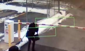 Bariyer kadının kafasına çarptı