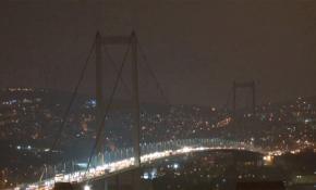 İstanbul’un anıtsal yapıları Dünya Saati etkinliğinde karanlığa büründü