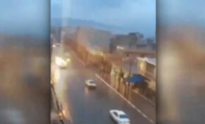 Seyir halindeki otomobile yıldırım böyle düştü