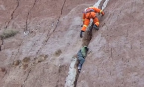 Uçurumdan yuvarlanan çocuk böyle kurtarıldı...