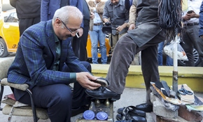 Bakan Elvan boya sandığının başına geçti