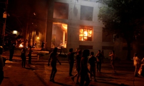 Kongre binasını ateşe verdiler