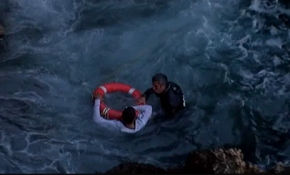 Denize düşen genç böyle kurtarıldı