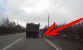 Kamyonun lastiği bir anda yerinden çıktı ve...