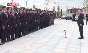Cumhurbaşkanı Erdoğan ve Başbakan Yıldırım polislerle bir araya geldi
