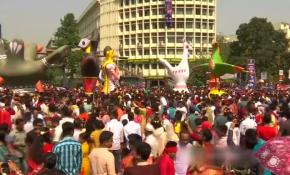 Bangledeş'de yeniyıl böyle kutlandı...