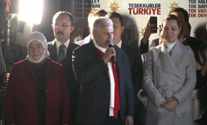 Başbakan Yıldırım'dan halkoylaması sonrası balkon konuşması