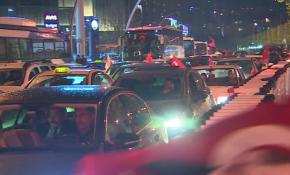 16 Nisan halkoylamasında çıkan 'evet' sonucu böyle kutlandı