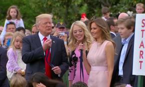 ABD Başkanı Trump unuttu, eşi hatırlattı...