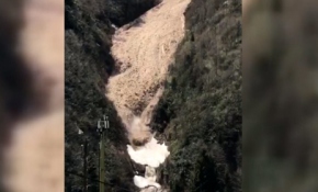 Rize'de çığ düşme anı böyle görüntülendi