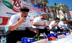 3 dakikada 308 gram acı biber