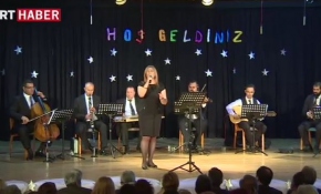 Bu kez sınıfta değil sahnedeydiler