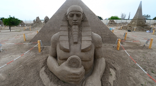 Kumlarla 'harikalar' yaptılar