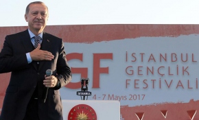 'Karşımda her biri birer Fatih olmaya namzet gençleri görüyorum'