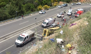 Muğla'da midibüs uçuruma yuvarlandı. İşte ilk görüntüler...