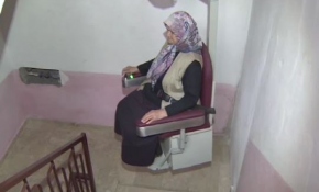 Apartmanda tavan raylı asansör