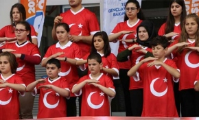 İstiklal Marşı'nı işaret diliyle söylediler