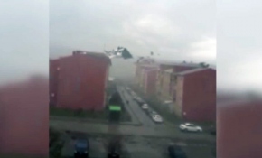 Kars'ta fırtına hayatı felç etti