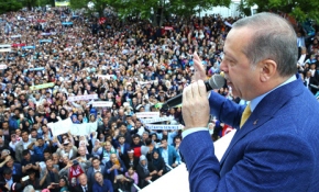 Erdoğan ilk konuşmasını kongre dışındaki kalabalığa yaptı