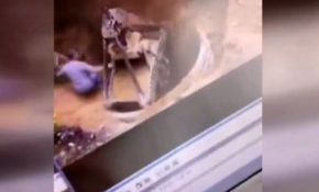 İki işçinin toprağa gömüldüğü anlar kamerada