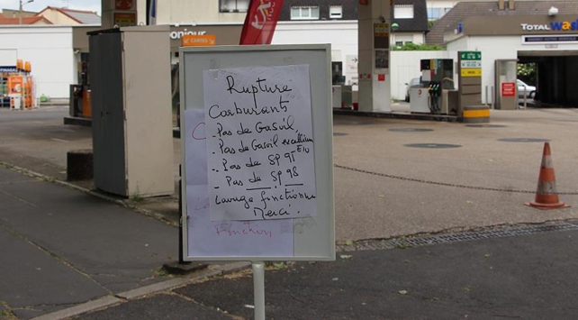 Fransa'da akaryakıt istasyonlarının stoğu tükendi