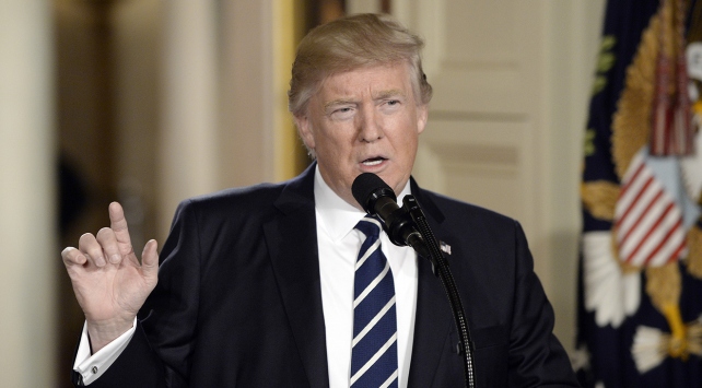 Trump'ın 'covfefe' paylaşımı büyük ilgi çekti