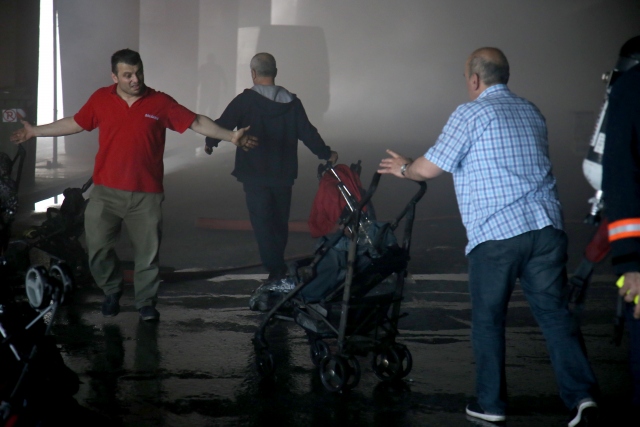 Fatih`teki Haşim İşcan Geçidi`nde çıkan yangın söndürüldü