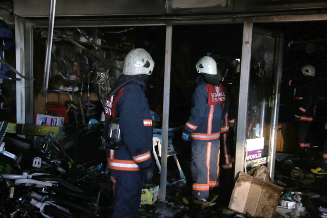 Fatih`teki Haşim İşcan Geçidi`nde çıkan yangın söndürüldü