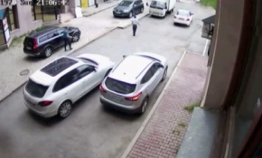 Kadın sürücü aracını park etmek isteyince...