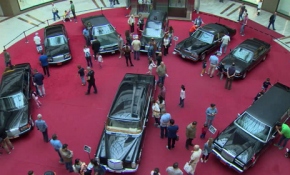 Siyasetçilerin makam araçları Başkent'te sergileniyor