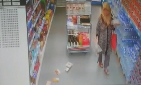 Deprem anında bile alışverişe devam etti