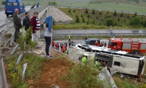 Çorum'da yolcu otobüsü üst geçitten düştü: 48 yaralı