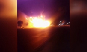 Patlayan yakıt tankeri alev alev yandı. İşte o anlar...