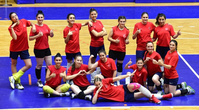 Kadın millilerin hedefi madalya