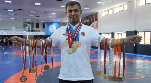 Sırtı minder görmeyen şampiyonun hedefi altın madalya