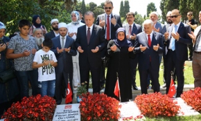 Cumhurbaşkanı, 15 Temmuz şehitlerinin kabirlerini ziyaret etti