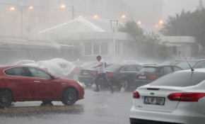 İstanbul'da sağanak etkili oluyor
