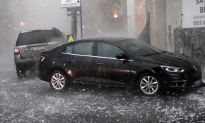 İstanbul'da şiddetli dolu yağışı