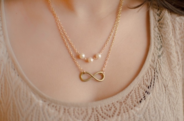 2. Düğümlenen kolyelerinizi kolayca açar.