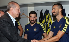 Cumhurbaşkanı Erdoğan futbolcuları tebrik etti