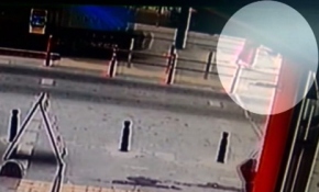 Tramvay kadına böyle çarptı!