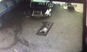 Uyurken aracın altında kaldı