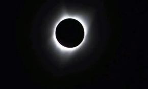 Tam güneş tutulması gerçekleşti