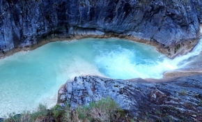 Sodalı Mavi Göl'e turist akını