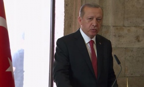 Cumhurbaşkanı Anıtkabir Özel Defteri'ni imzaladı