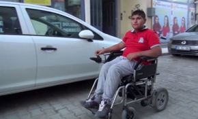 Bozuk akülü araçları tamir edip hediye ettiler