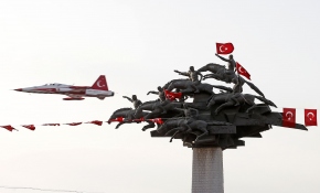 Türk Yıldızları İzmir'de nefes kesti